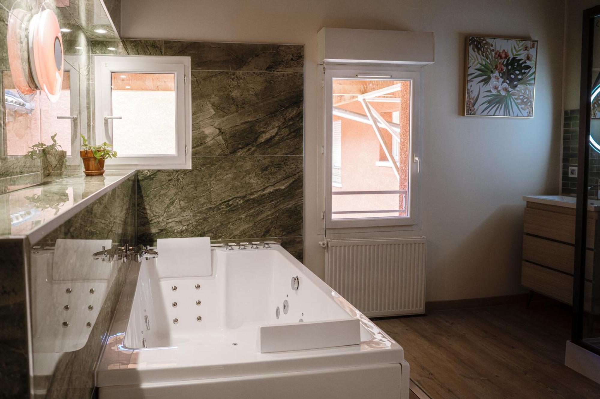 Appart Hotel Le 8 La Suite & Spa - Parking Gratuit - Mâcon Zewnętrze zdjęcie